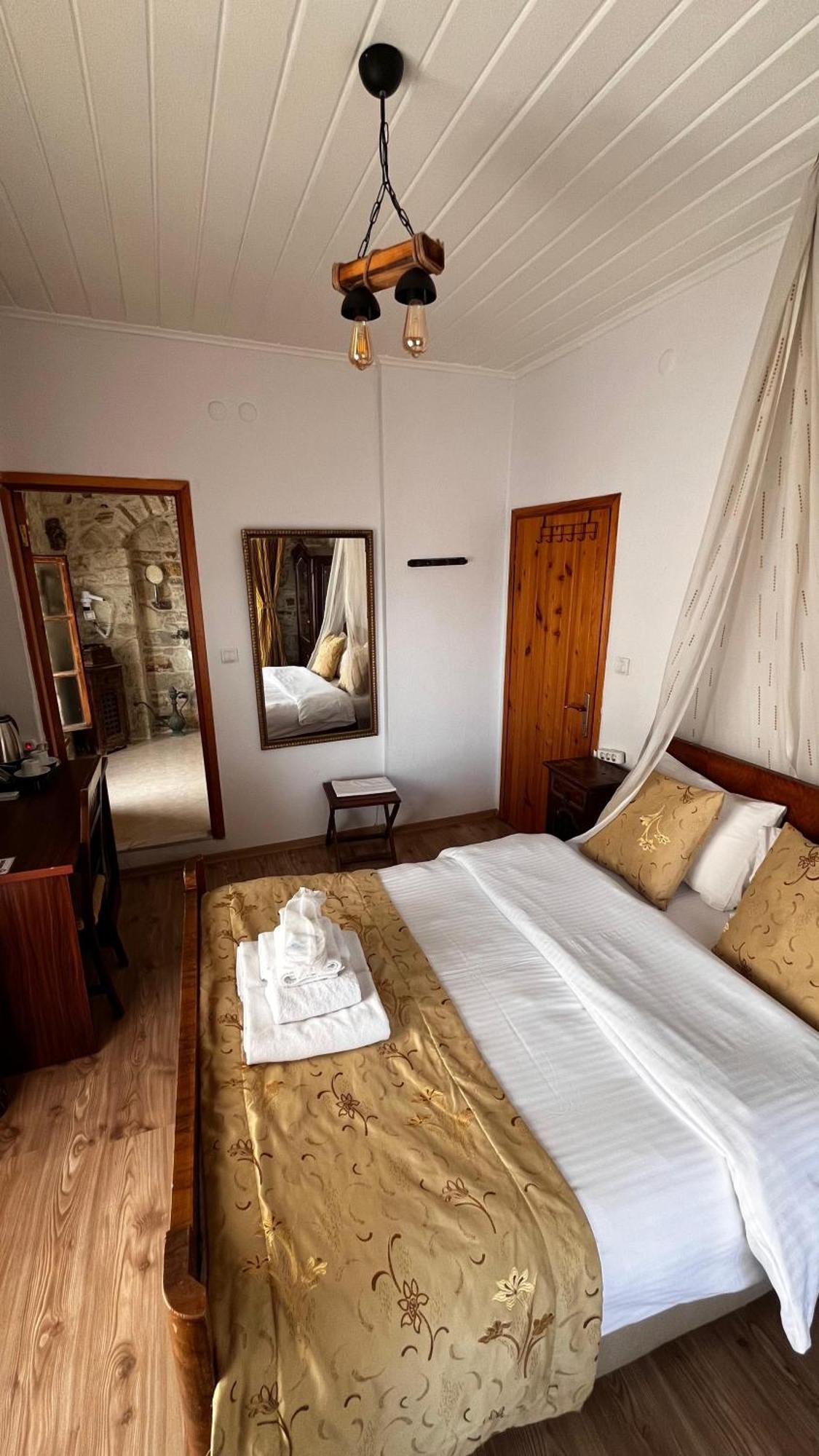 Foca Antik Otel Luaran gambar